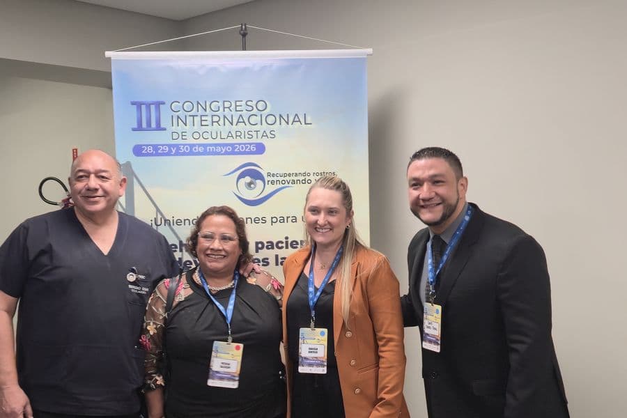 Grupo de ocularistas en el congreso internacional